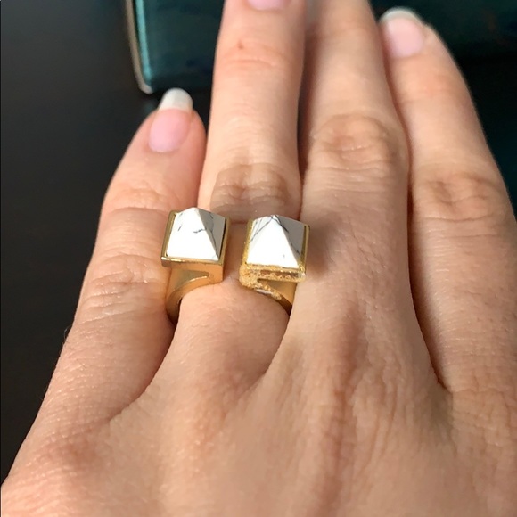 Funky Ring with 2 pyramids - Picture 2 of 8